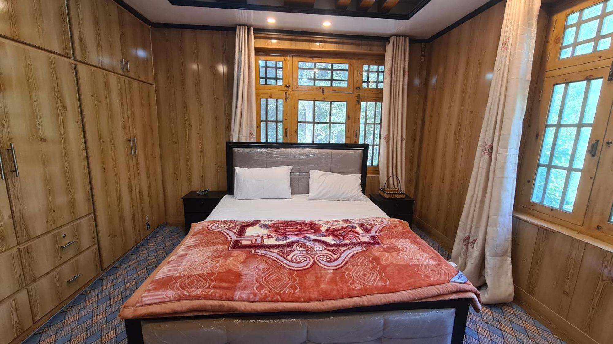 Rus Olive Lodge Skardu Bilik gambar